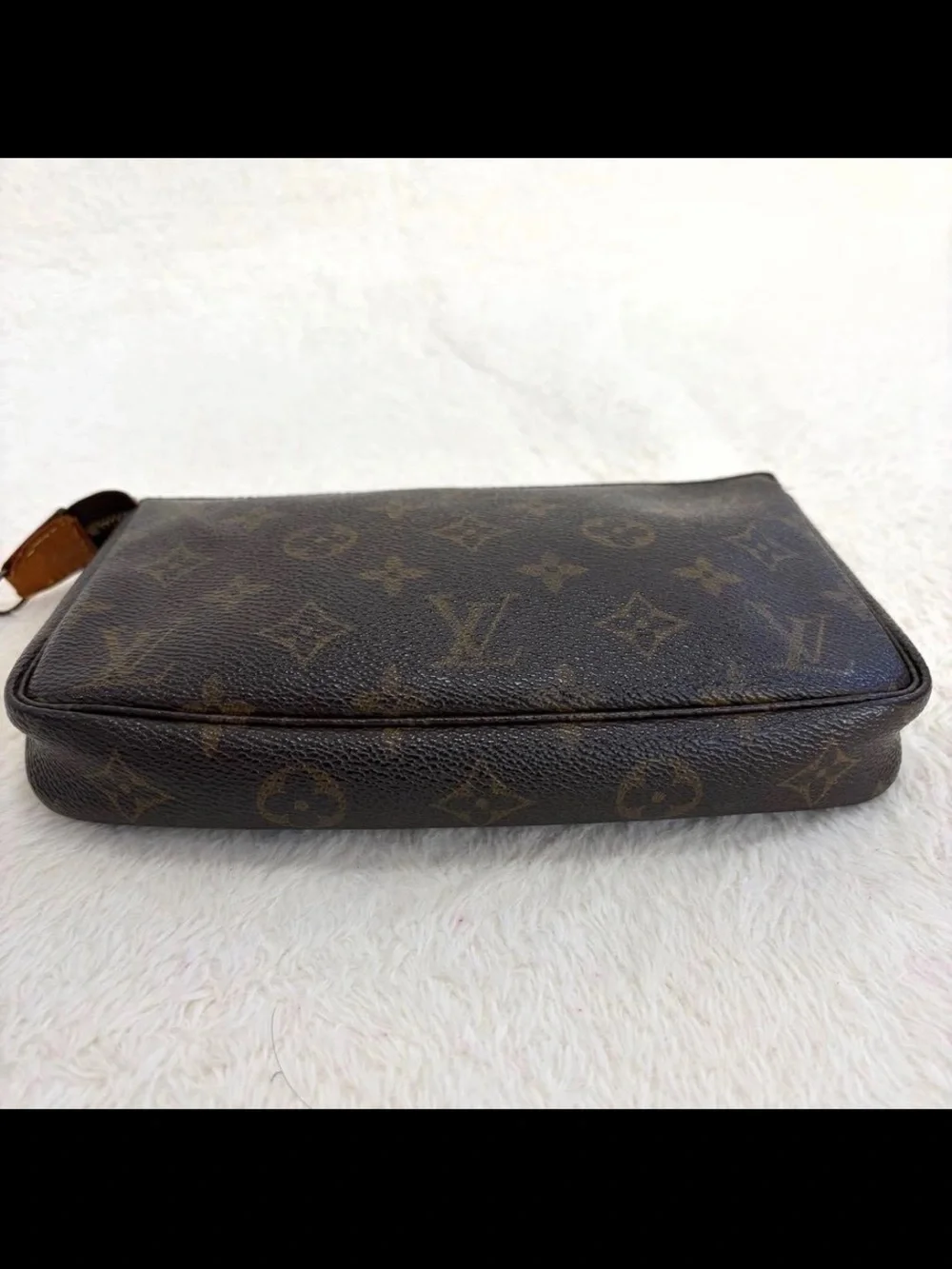 Louis Vuitton compact louis